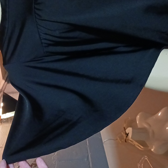 Candies Silky Black Open Back Ruffled Short Sleeve Blouse Sz M - Picture 3 of 16